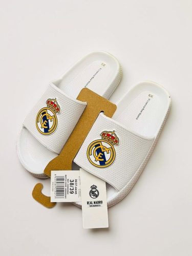 Real Madrid Logo felnőtt papucs
